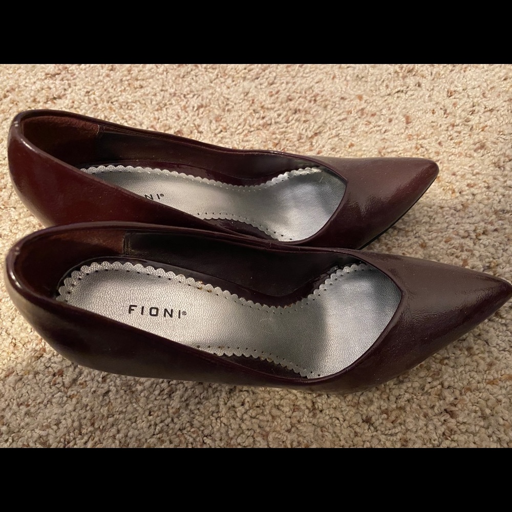 maroon pumps